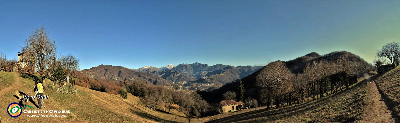 01 Ai Prati Parini con vista su Valle Bermbana-conca di Zogno.jpg